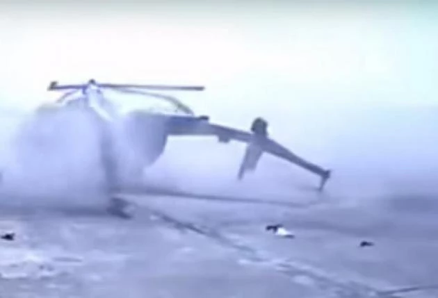 Η σοκαριστική στιγμή που ένα ελικόπτερο πέφτει και συνθλίβεται πάνω σε κτίριο στη Ρωσία! Βίντεο